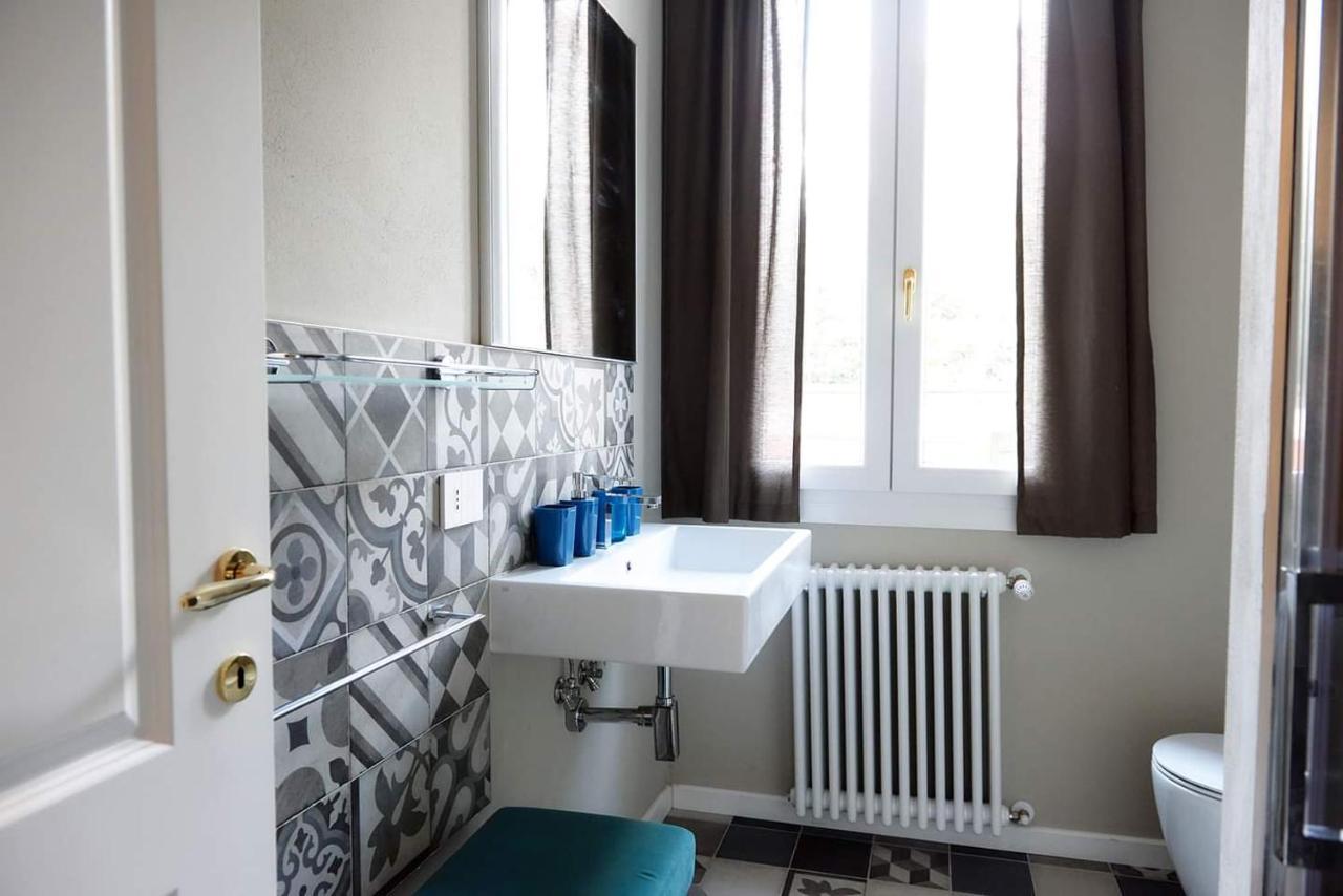 Meuble' 21 Di Anna Hotel Reggio Emilia Exterior photo