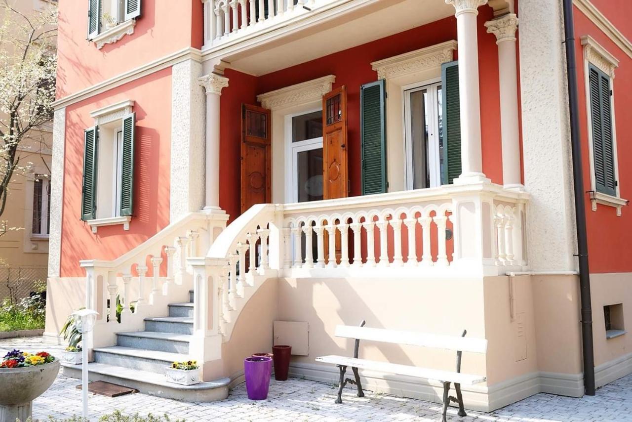 Meuble' 21 Di Anna Hotel Reggio Emilia Exterior photo