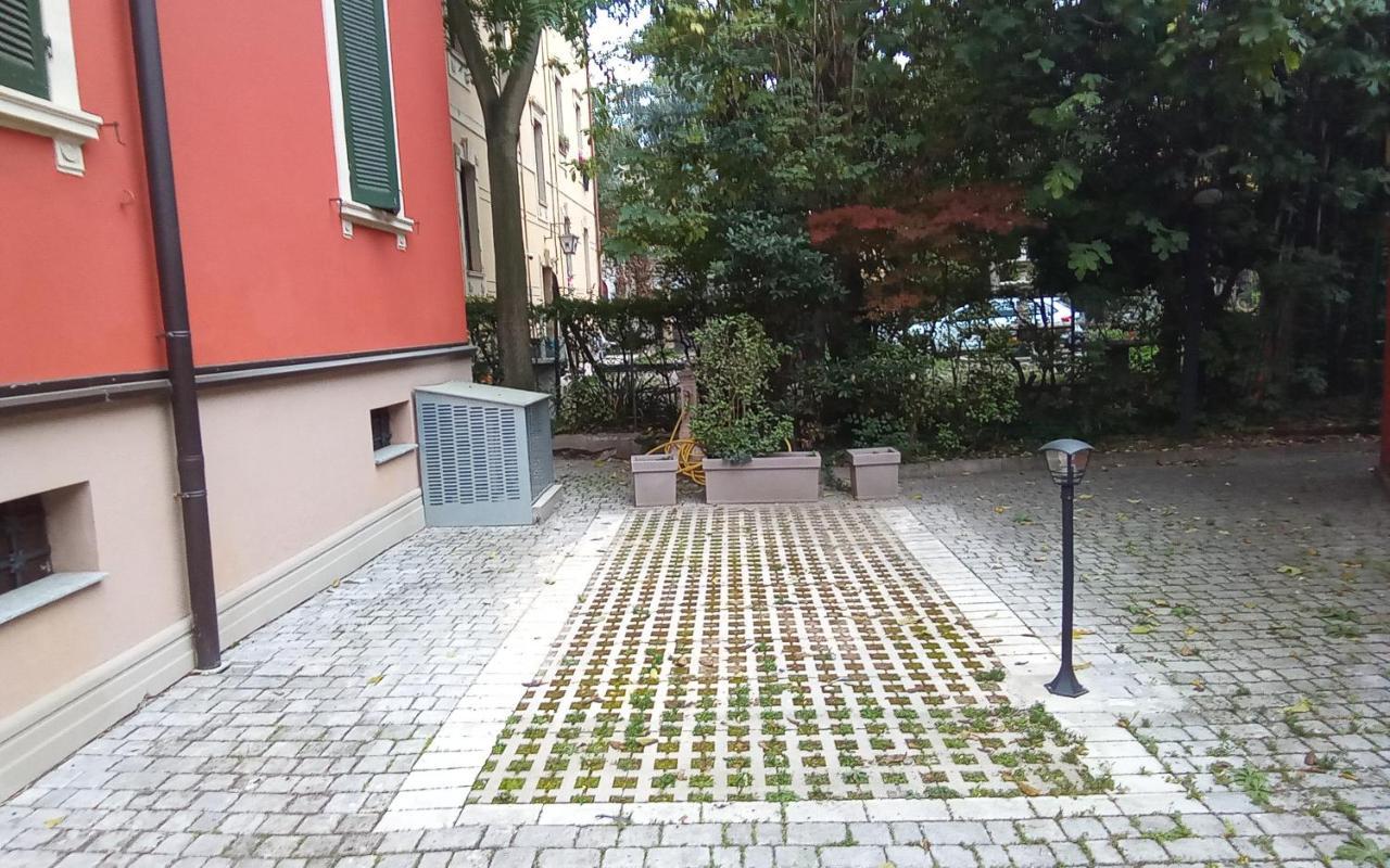 Meuble' 21 Di Anna Hotel Reggio Emilia Exterior photo