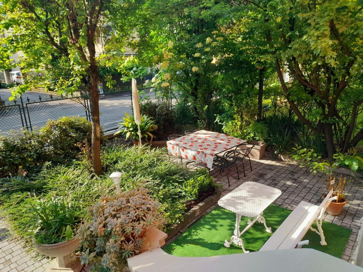 Meuble' 21 Di Anna Hotel Reggio Emilia Exterior photo
