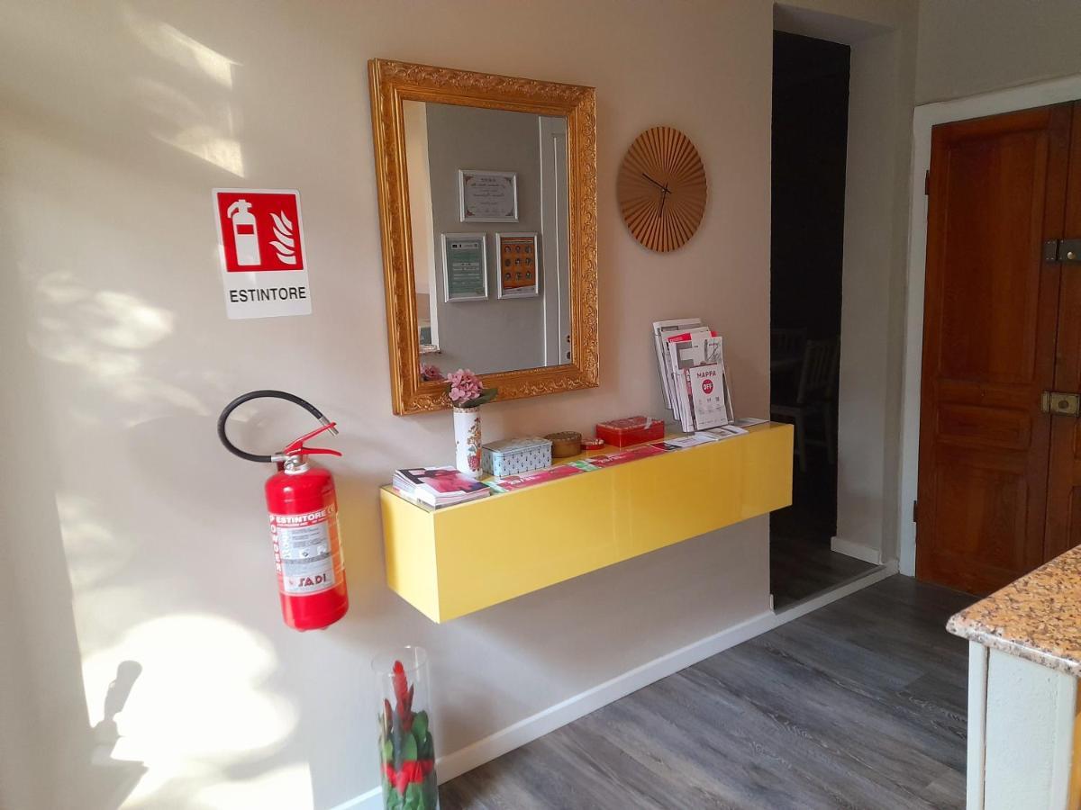 Meuble' 21 Di Anna Hotel Reggio Emilia Exterior photo